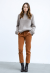 Bold and Cozy: The Ultimate Autumn Knitwear Ensemble