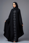 Timeless Beauty in a Classic Abaya